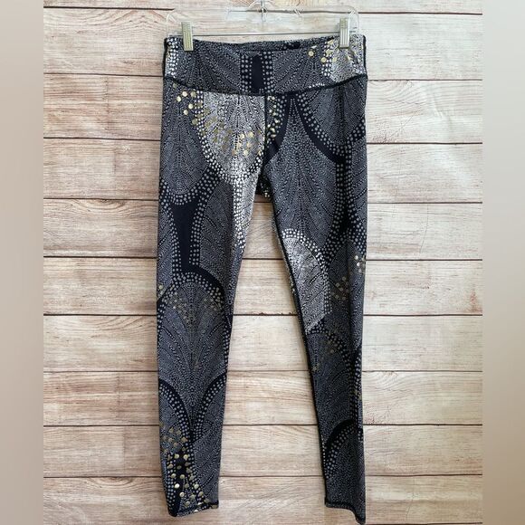 FABLETICS LEGGINGS IN BLACK GEOMETRIC PRINT‎ - Picture 1 of 5